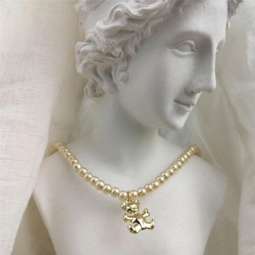 HUANZHI 2021 NEW Trendy Imitation Pearl Metal Bear Pendant Gold Colour Chain Beaded Necklace Choker For Women Accessories