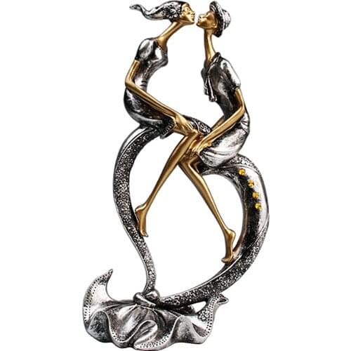 Elegant Kissing Couple on Heart Figurine Kissing Lover Figurine Statue Resin Art Statue Shelf Decors for Home Living Room Decors