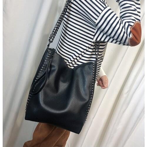 Femme Black Rivet Large Capacity Shoulder Bag PU Leather Fashion Portable Bucket Shopping Bag