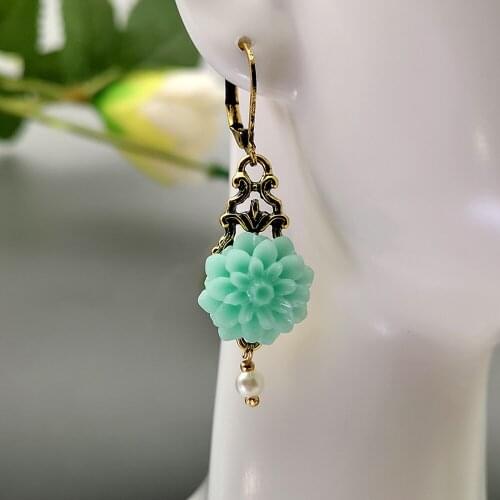 Vintage Chalcedony Flower Pearl Hollow Earrings Boho Style Court Costume Ancient Gold Color Earrings Fashion Jewelry Accessories