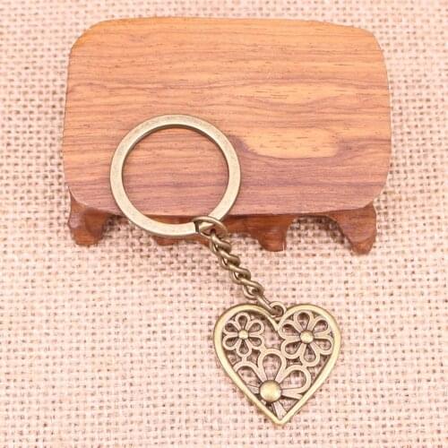 20pcs New Fashion Keychain 29x29mm heart flower Pendants DIY Men Jewelry Car Key Chain Ring Holder Souvenir For Gift