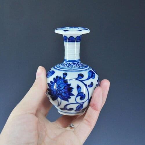 Special Offer Jingdezhen Hand-painted Blue And White Porcelain In Chinese Antique Style Mini Ceramic Small Vase Crafts Decoratio