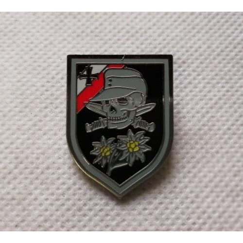 Wwii germany army edelweiss cap badge sword skull crossed insignia