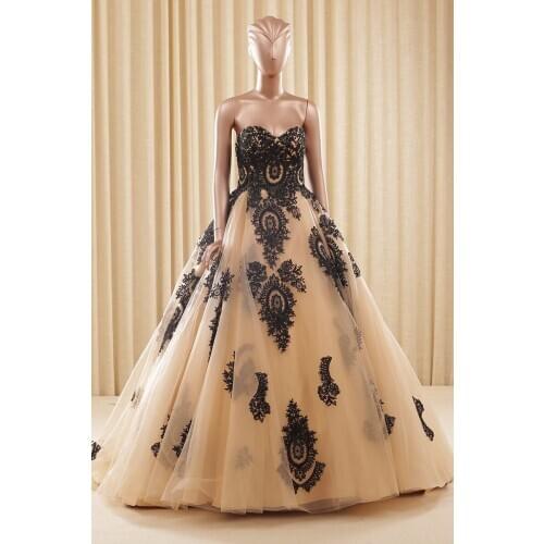 Sweetheart A-Line Quinceanera Dresses With Black Lace Appliques Lace Up Back Prom Party Gowns Champagne Custom