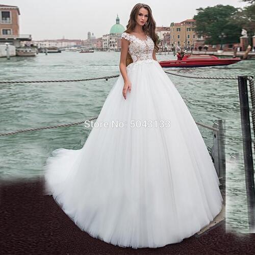 Boho Wedding Dresses 2020 Lace Appliques Scoop Neck Ball Gown Bridal Dress Cap Sleeves Soft Tulle Beach Wedding Bride Gowns