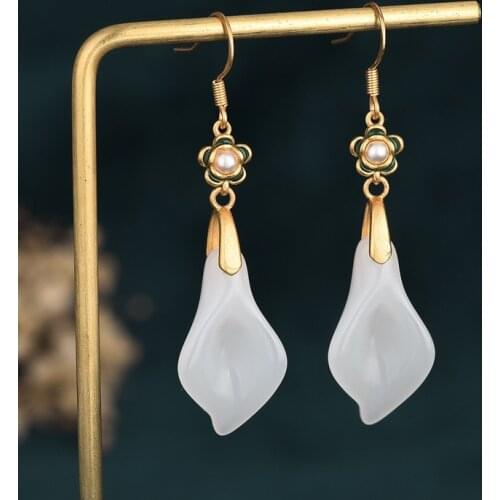 Retro Elegant White Flower Stone Earrings for Women Vintage Palace Ethnic Dating Jewelry 2021 Trend Fashion Earring Friends Gift