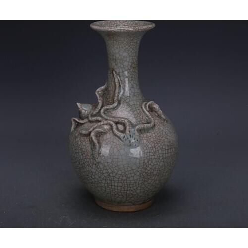 Song Dynasty Hutian Kiln Hand-Made Crackle Carved Flower Porcelain Appreciation Vase