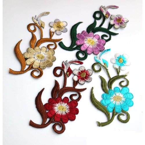 Fashion floral embroidered Patches for Clothing iron on Embroidery Stickers Clothing Applique flowers Decoration Badge parche