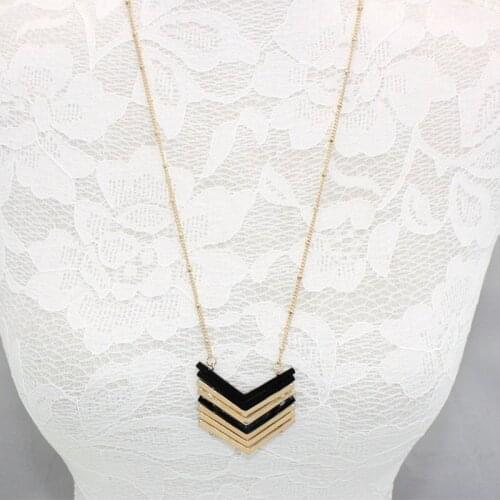 Fashion Gold Metal Geometric Black Gold Interval Arrows V Shape Pendant Necklace