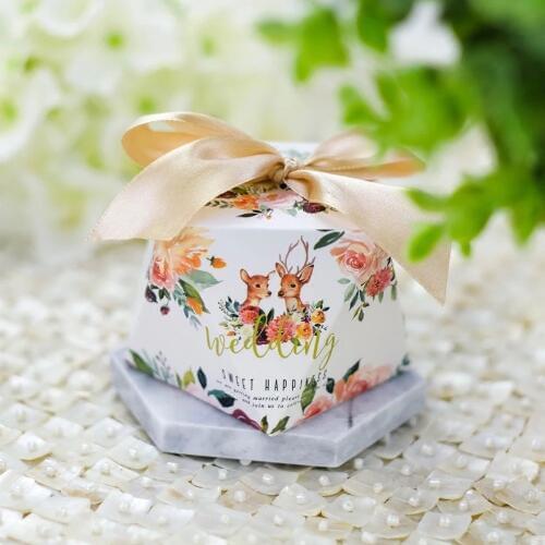 50pcs New Diamond shape Lovely deer couple Candy Boxes Wedding Favors And Gifts Party Supplies return Gift Box