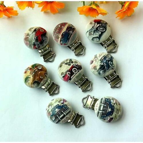 Mix 5pcs Metal Wooden Baby Pacifier Clips Cartton Mixed Pattern Holders Cute Infant Soother Clasps Holders Funny Accessories
