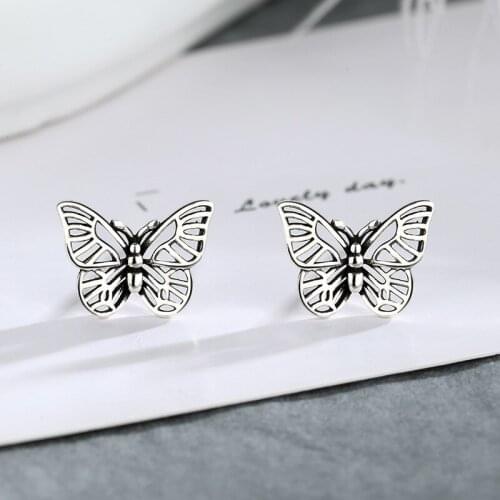 A Girl' Vintage Hollow Butterfly Earrings Elegant Small Metal Butterfly Stud Earrings Women Fashion Jewelry Accessories New