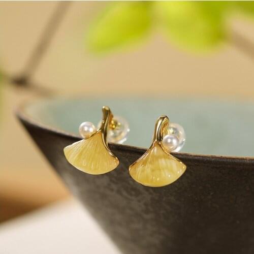 S925 sterling silver gold-plated natural amber beeswax pearl earrings personality temperament ginkgo leaf ladies earrings