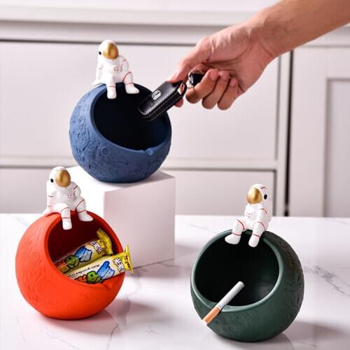 Ashtray Home Decoration Portable Ashtray Ceramic Crafts Creative Storage Box Boyfriend Gift Nordic Astronaut Cigar Ashtrays