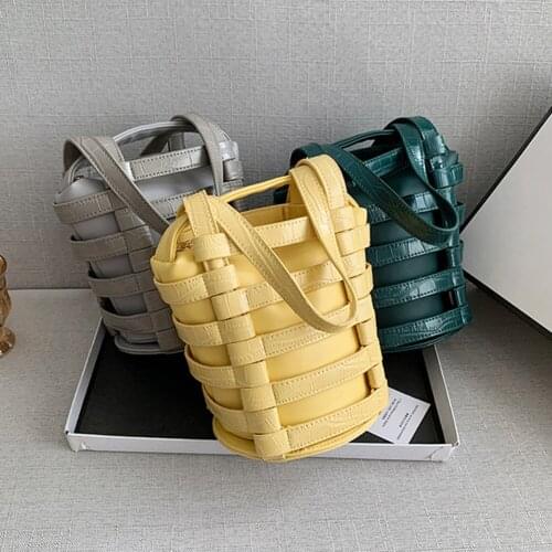 Womens Bag Fashion Rattan Hollow Round Straw Bags Wicker Woven Female Bag Summer Beach Vacation Shoulder Bags Lady Handbag