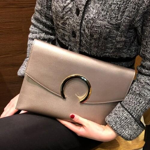 2020 New Chic C Letter Women Clutches Envelop Handbag Ins Fashion Luxury Designer Ladies Chains Crossbody Shoulder Bag Pouch