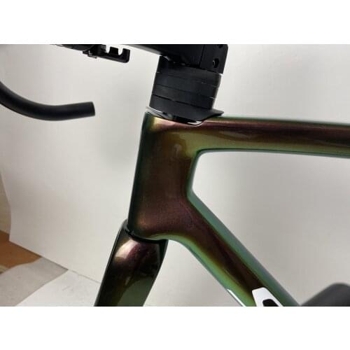 Factory brand new 2021 new carbon fiber road bike with gradient color coating 700C carbon fiber road bike frame 49 /52 /54 /59