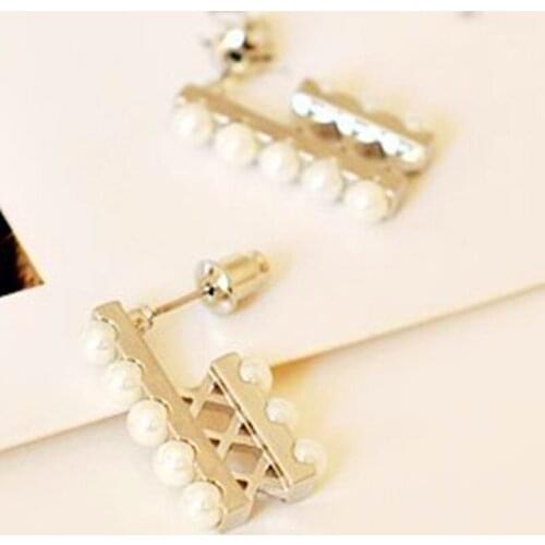 2021 Fashion Korean Small Imitation Pearl Earrings Dragon Hand Ear Cuff Ear Stud New