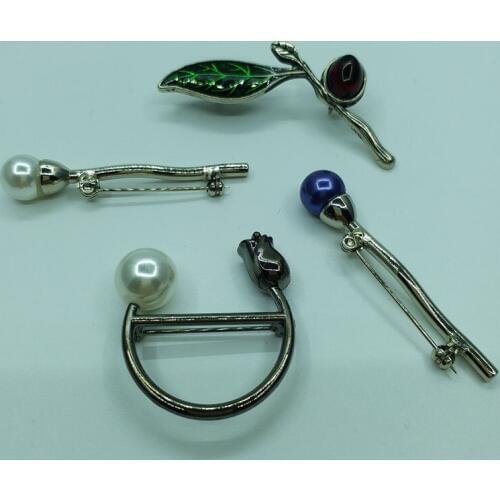 Fashion pearl rose Brooch High Quality trendy leaf retro vintage pins and brooches for women men clothes pins metal