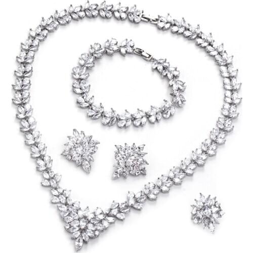 Bettyue Charming Flower Design Shiny Jewelry Set For Female In New Trendy Party Fashion Necklace And Earring Four Piece Dress-up