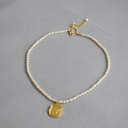 French niche original design Roman embossed head square gold coin freshwater rice pearl elegant short necklace