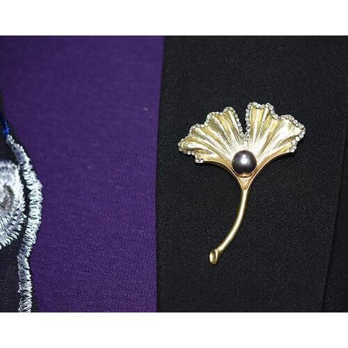 High-grade brooch pearl ginkgo leaf pin scarf shawl buckle suit OL tide gift accessories
