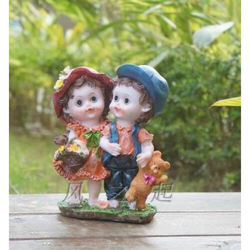 Resin crafts cartoon character decoration shelf desk decoration for childrens birthday gift small couples statue home wedding