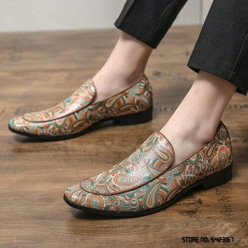 Fashion New National Pattern Leather Pointed Shoes Flat For Men Dress Party Groom Formal Wedding Prom Oxford Zapatos De Novio