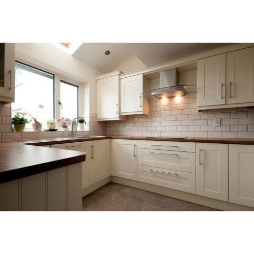 2017 hot sales new design classic custom made solid wood kitchen cabinets shaker panel wooden kitchens with island SKC1612030