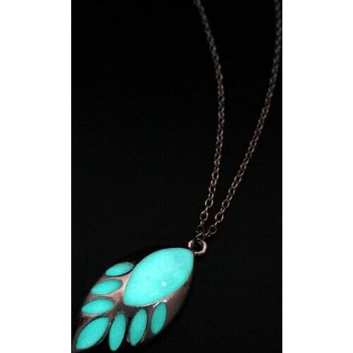 Dongsheng Xmas Elves Princess Evenstar Elf Green Hollow Leaf Teardrop Luminous Glowing Dark Glow in the Dark Choker Necklace