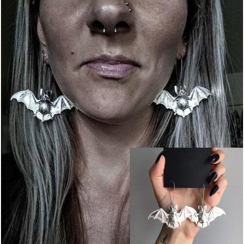 Flying Bat Dangle Earrings for Women Vintage Halloween Gothic Animal Earrings Silver Color Metal Hip Hop Metal Animals Jewelry