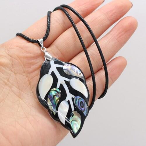 Hot Sale Natural Leaves Shape Wax Thread Shell Necklace Accessory for Fashion Party Jewelry Women Gifts Length 55cm Size 35x57mm
