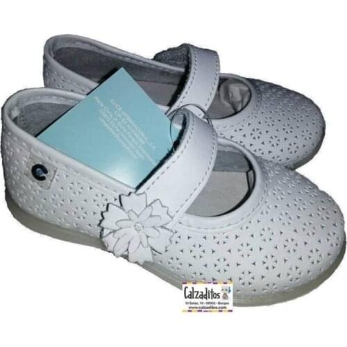 White leather merchants with Conguitos caladitos