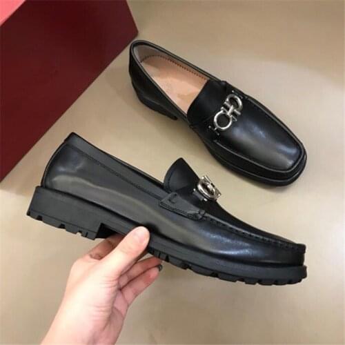 2020 new Guangzhou mens shoes formal leather shoes patent leather business casual shoes thick soled mens shoes