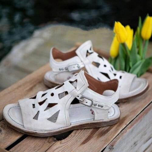 2021 Summer Womens Fashion Pu Cut Out Buckle Flat Bottom Classic Sandals Comfortable Beach Shoes Hot Womens Shoes 7KG242