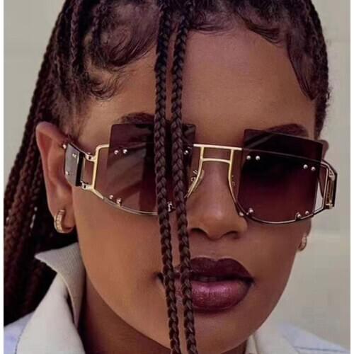 2019 New Square Rivet Trend Oversized Sunglasses Men Women Brand Design Metal Big Frame Vintage Black Tea Purple Eyewear UV400