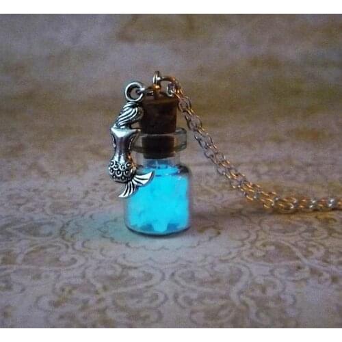 Glow In The Dark Necklace with Mermaid Fantasy Glowing Jewerly Mermaid Pendant Glowing Necklace