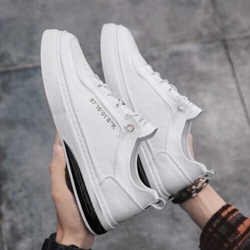 New Men Casual Shoes Luxury Men Flats Comfortable Designer White Sneakers Lace Up Split Leather Fashion Footwear Male Sneakers