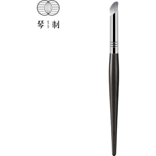 QINZHI Professional Handmade Make Up Brush G220 Angled Concealer Brush Soft Resilient Synthetic Fiber Makeup Brushes