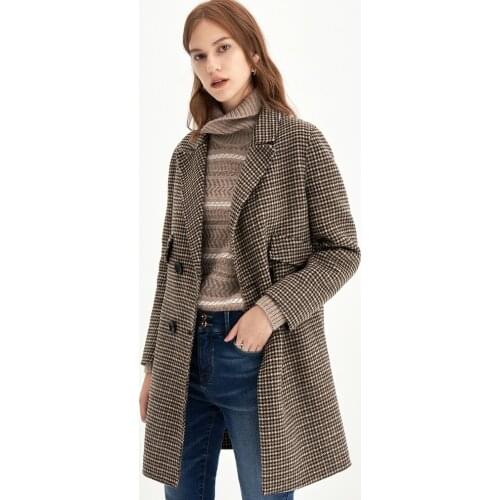 The Same Poem in Shopping Mall: New Check Loose Casual Woolen Coat and Wool Coat in Winter 2021