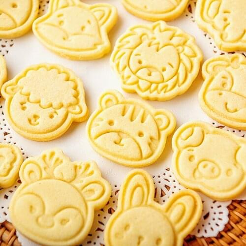 Cute Cartoon Fondant Cake Mold Biscuit Cookie Press Cutters 3D Animal Cookie Stamp Mold Sugarcraft Cake Decorating Tools Baking