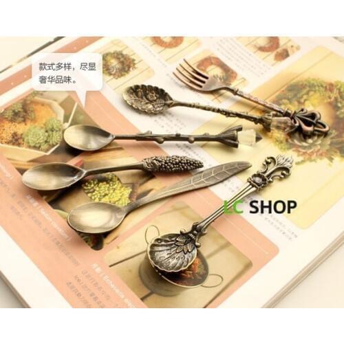 Home Kitchen tool dining&bar dinnersets Nostalgic vintage royal style bronze carved coffee forks kit for sweet snacks gift