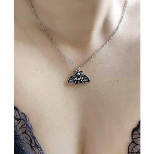 Hzew 1pcs Moon Moth Pendant Necklaces Women Wedding Party Fashion Jewelry Chain Statement Necklace Gifts Female Bijoux