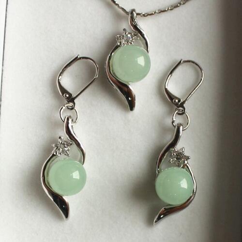 Nice jewelry set 10mm light green jades bread pendant & earring