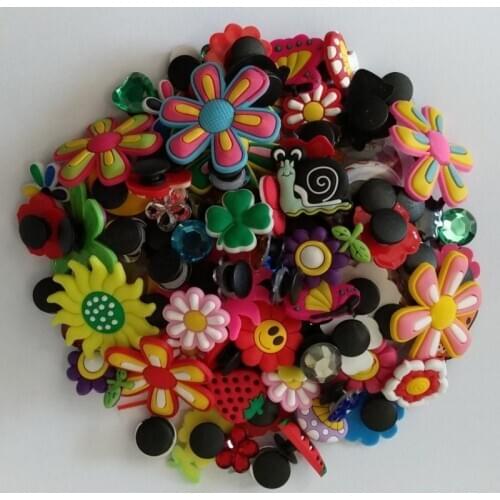 Mixed Lot of 200pcs Random PVC Shoe Charms Accessories Fit for Shoes Bracelets for clogs Shoe Buckle Ormaments Promotional Gifts