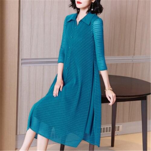 Miyake fold dress net yarn fashion loose large size fat mm covering belly slimming mother dress spring 2021 new female high-end