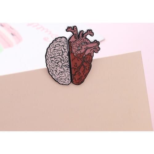 2pcs Brain and Heart enamel Pins Badge lifelike Red Beating heart Thinking head Lapel Pin Brooches Horror Denim bag Jewelry Gift