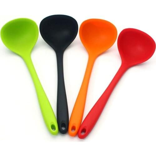 Non-Stick Silicone Ladle Spoon Solid Color Heat Resistant Round Scoop Kitchen Long Ladle Soup Scoop Cocina Accesorio