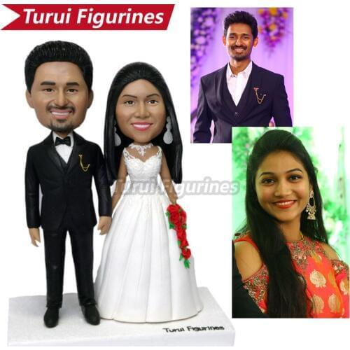Custom bobblehead figurines india customized costume couple hand in hand figurines mini statue wedding cake topper