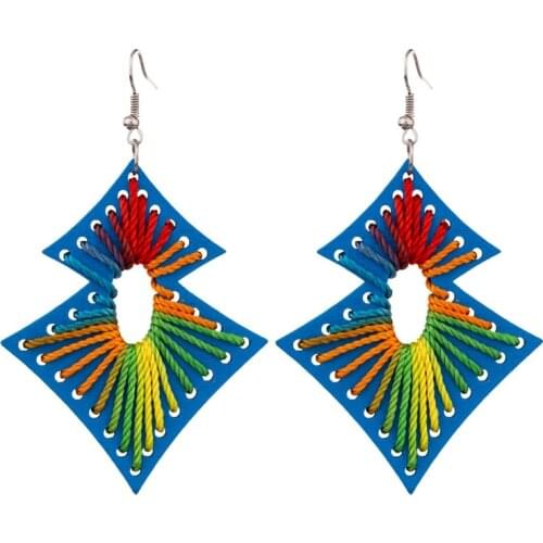 The new 2019 winding retro fashion women earrings jewelry popular geometrical wood